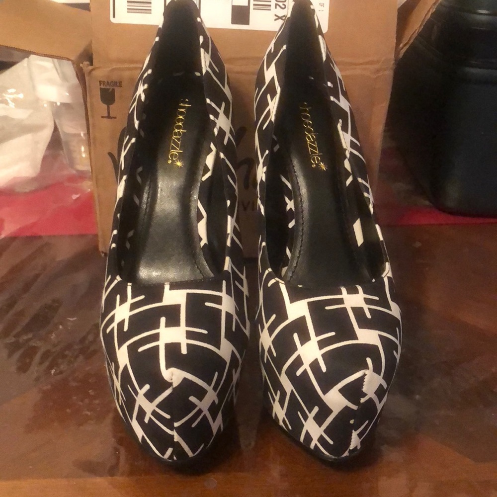 Size 8pump - Picture 2 of 2